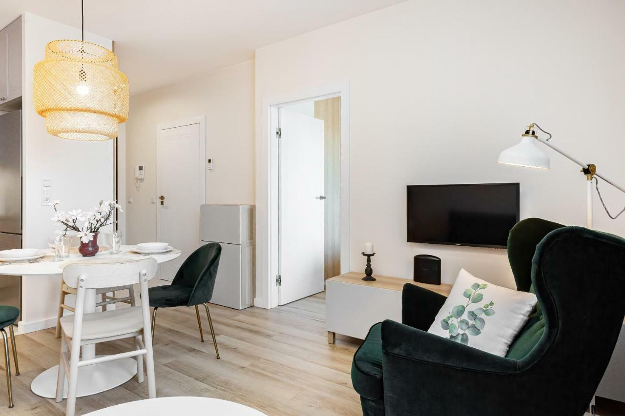 Apartment Walonska With Free Parking Wroclaw By Noclegi Renters Eksteriør billede